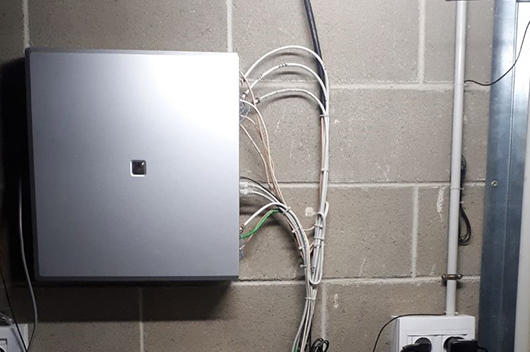 Empresa distribució - Muntatge i instal·lació de centraleta