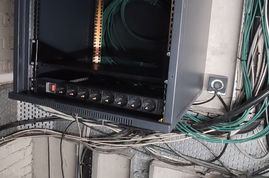 Pavelló de Fontajau - Reparació xarxa i rack